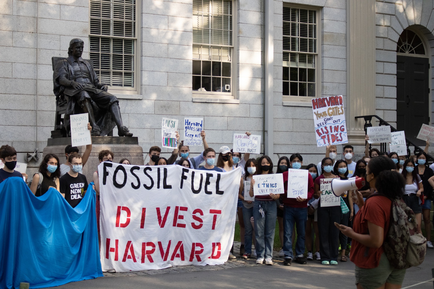 Fossil Fuel Divest Harvard protesting in front of University Hall.